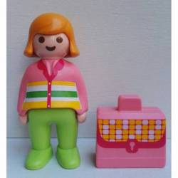 UN004 NIÑA CON MOCHILA P8