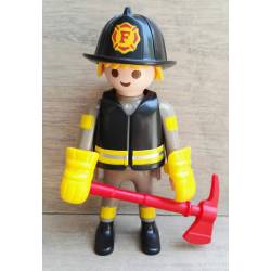 BO005 BOMBERO CON HACHA L10