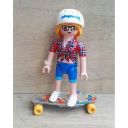 CI008 CHICA CON LONGBOARD...
